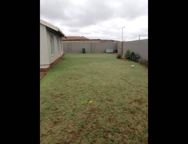 3 BEDROOM HOUSE FOR SALE IN PROTEA GLEN